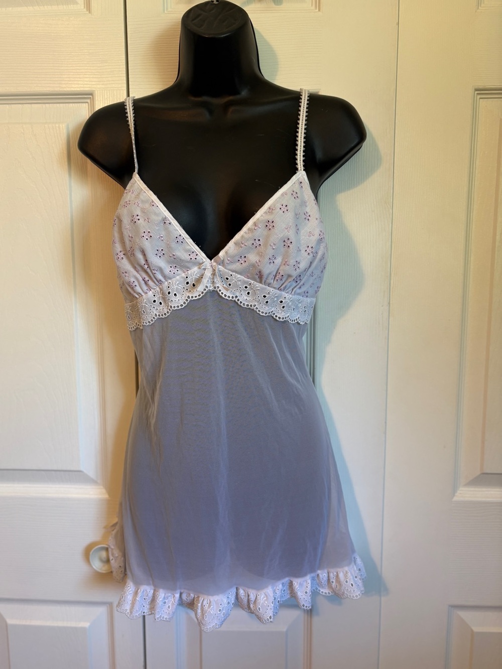 La Vie En Rose White Sheer Lace-Trim Chemise with Floral Accents